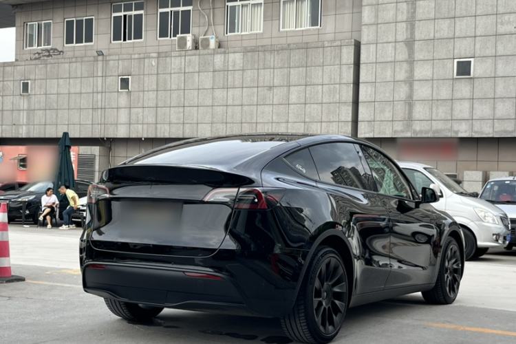 Used Tesla Model Y 2023 Long-Range All-Wheel-Drive Version Exterior 4