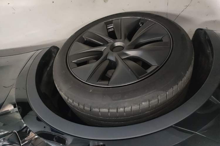 Used Tesla Model Y 2023 Long-Range All-Wheel-Drive Version Exterior 4