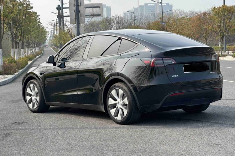 Used Tesla Model Y 2023 Long-Range All-Wheel-Drive Version Exterior 4