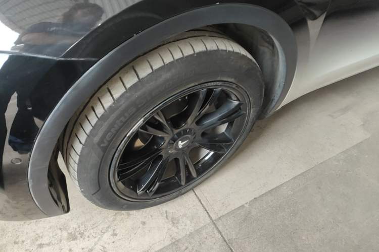 Used Tesla Model Y 2023 Long-Range All-Wheel-Drive Version Exterior 4