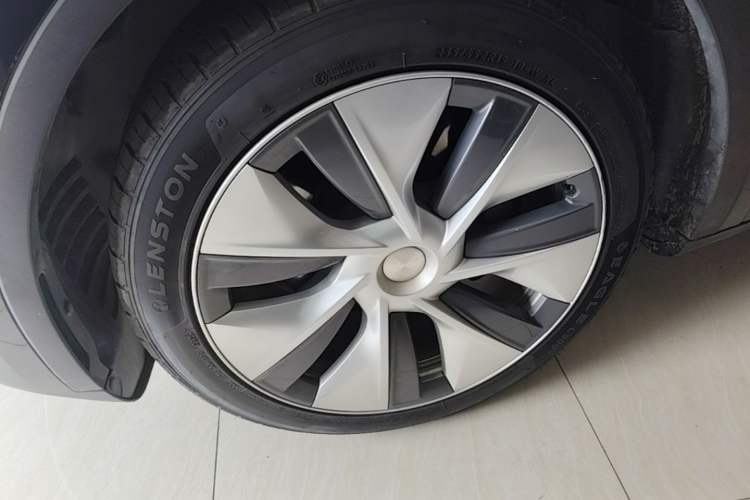 Used Tesla Model Y 2023 Long-Range All-Wheel-Drive Version Exterior 4