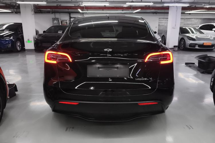 Used Tesla Model Y 2023 Long-Range All-Wheel-Drive Version Exterior 4