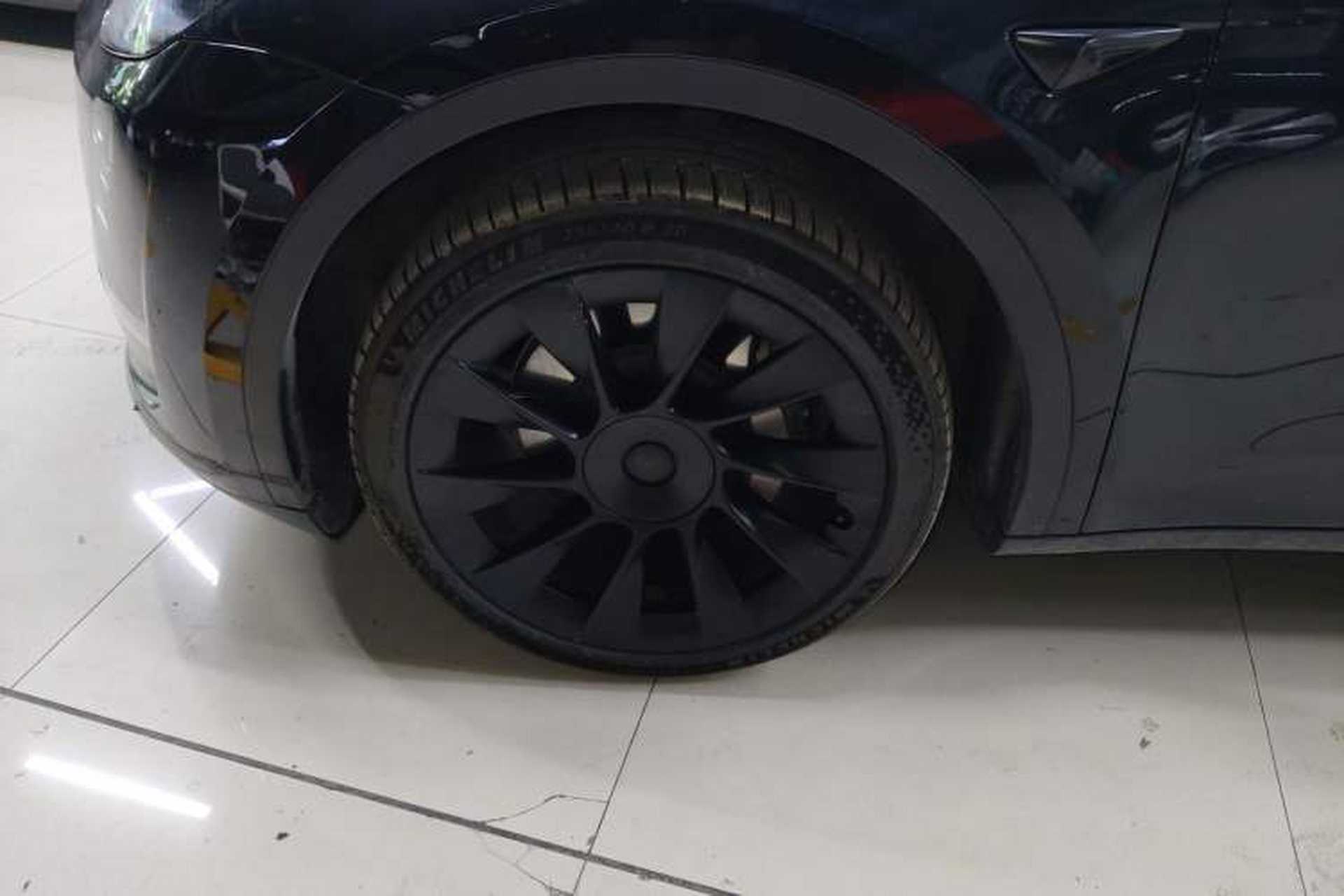 Used Tesla Model Y 2023 Long-Range All-Wheel-Drive Version Exterior 4