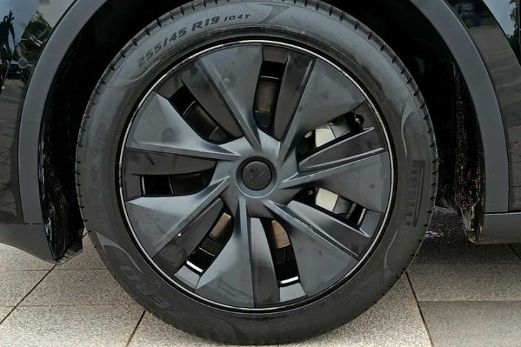 Used Tesla Model Y 2023 Rear-Wheel-Drive Version Exterior 4