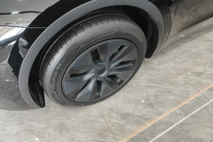 Used Tesla Model Y 2023 Long-Range All-Wheel-Drive Version Exterior 4