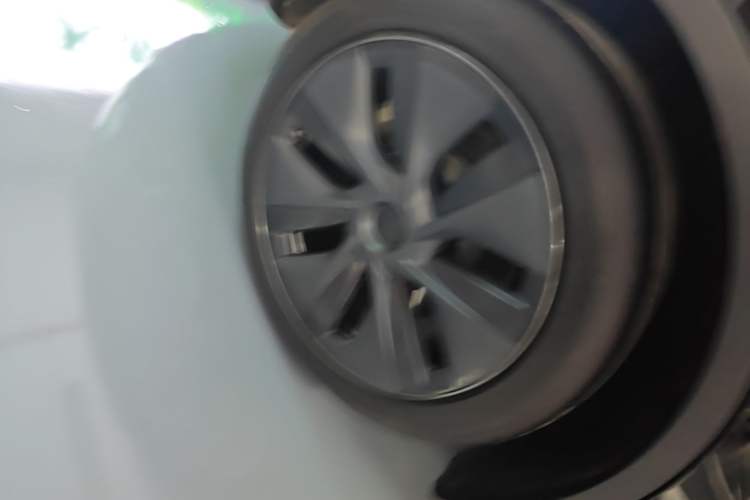 Used Tesla Model Y 2023 Rear-Wheel-Drive Version Exterior 5