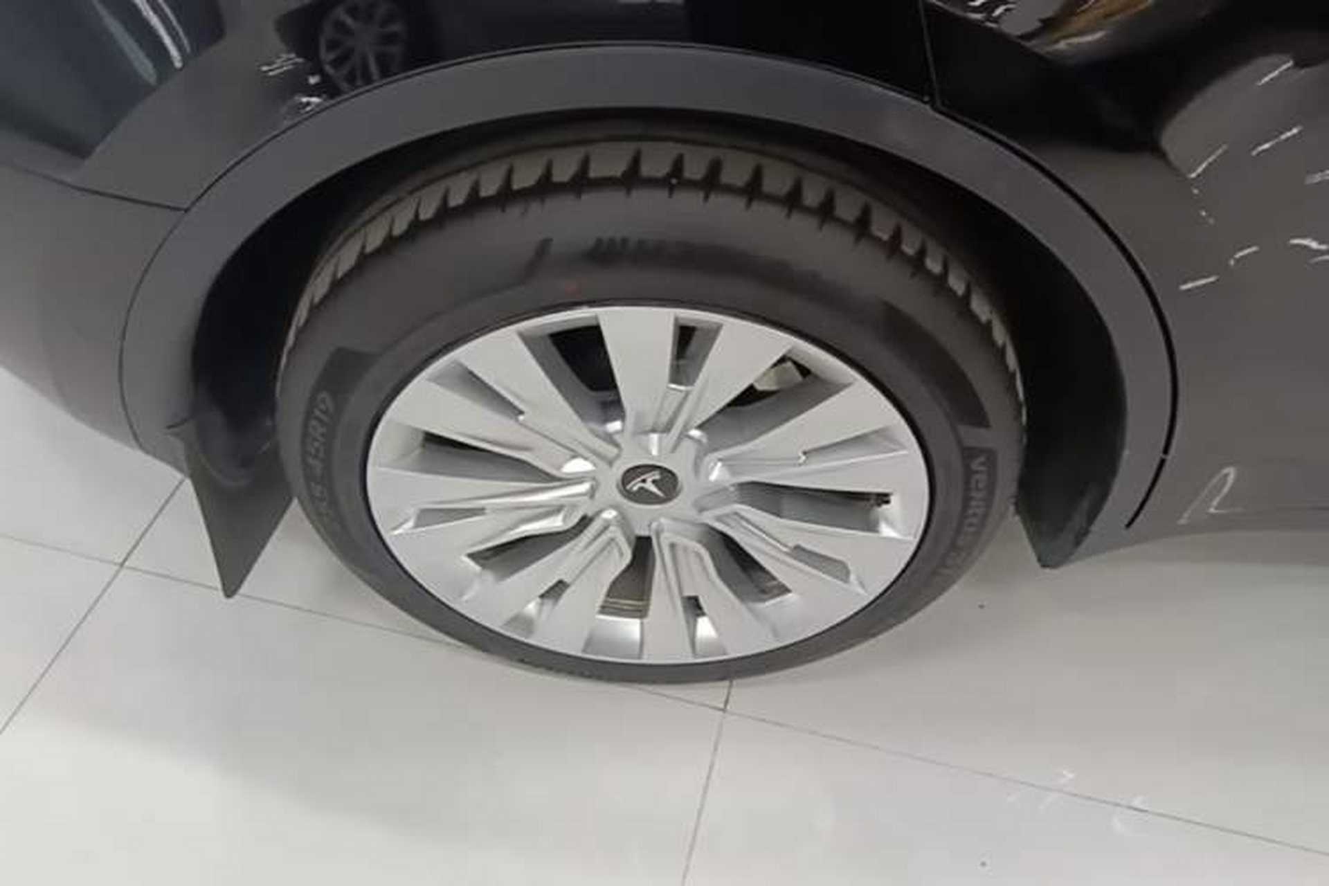 Used Tesla Model Y 2023 Long-Range All-Wheel-Drive Version Exterior 5