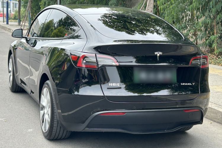 Used Tesla Model Y 2023 Long-Range All-Wheel-Drive Version Exterior 6