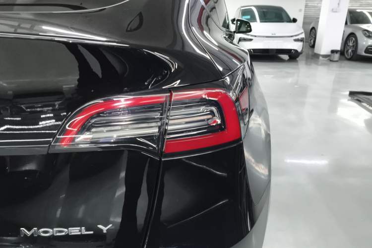Used Tesla Model Y 2023 Long-Range All-Wheel-Drive Version Exterior 6