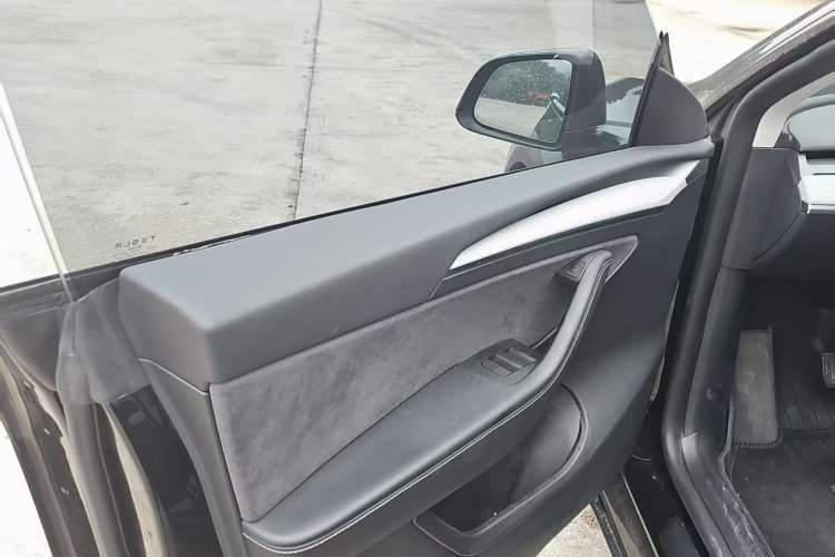 Used Tesla Model Y 2023 Rear-Wheel-Drive Version Exterior 7