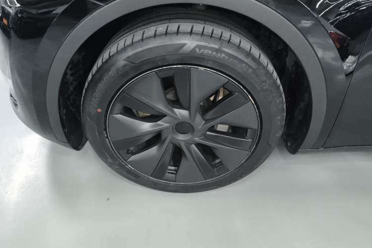 Used Tesla Model Y 2023 Long-Range All-Wheel-Drive Version Exterior 7