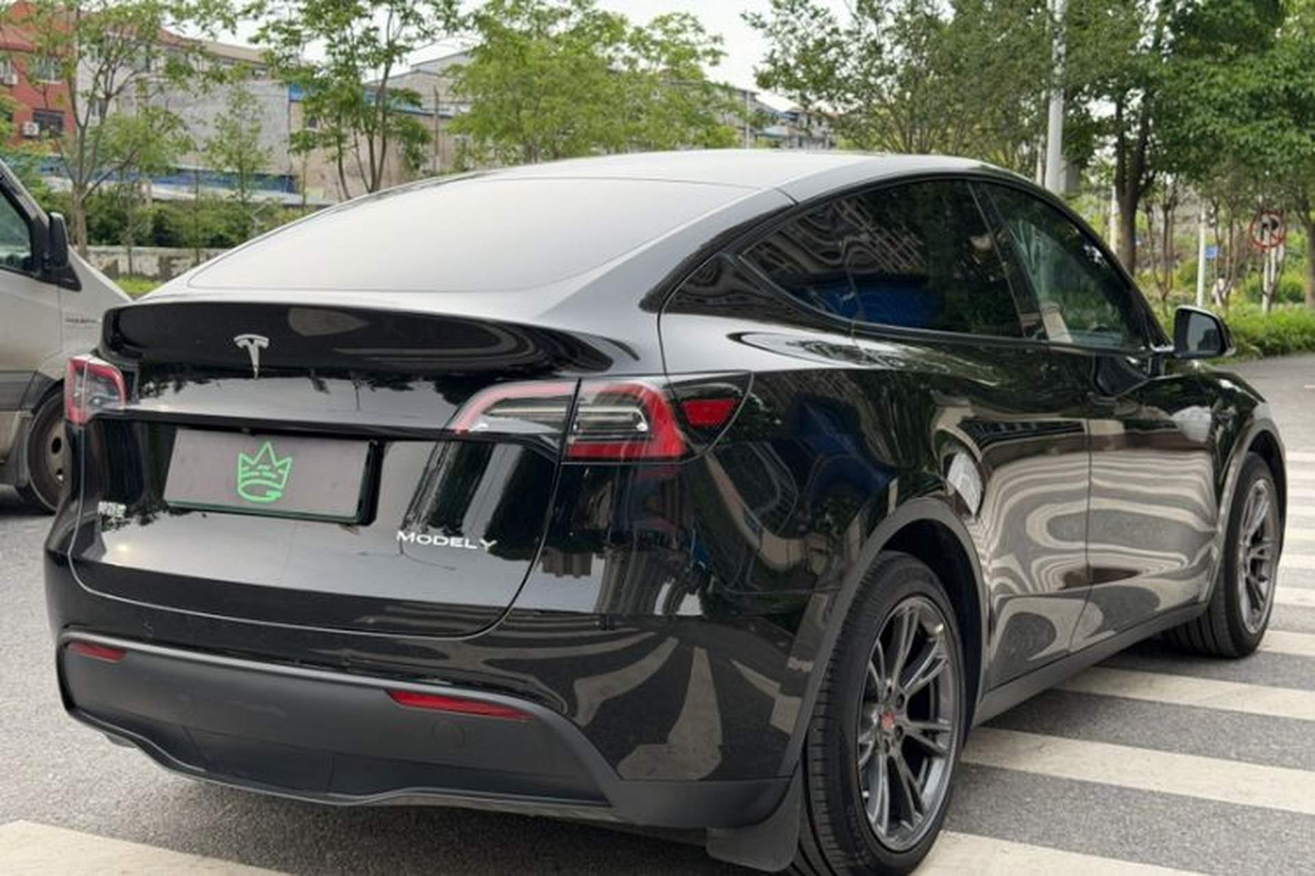 Used Tesla Model Y 2023 Rear-Wheel-Drive Version Exterior 8