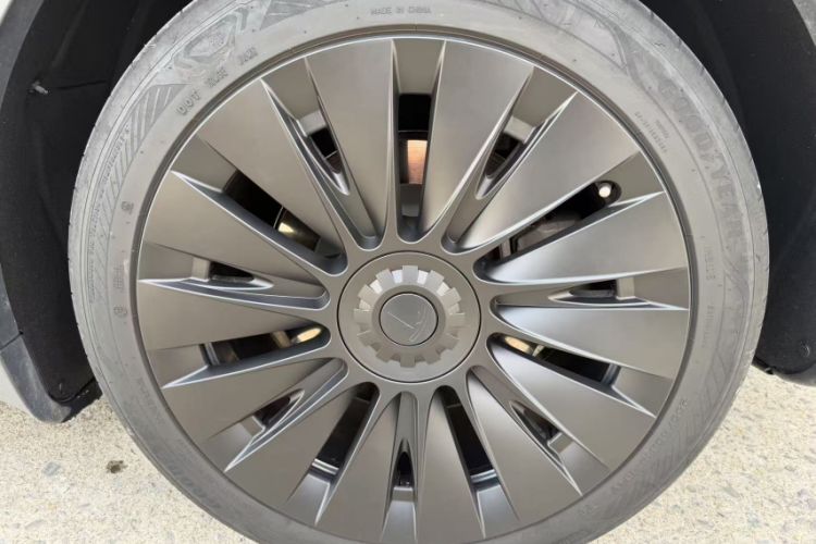 Used Tesla Model Y 2023 Rear-Wheel-Drive Version Exterior 9