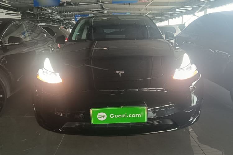 Tesla Model Y 2023 — 2