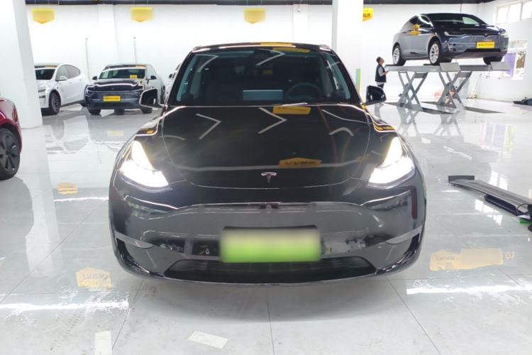 Used Tesla Model Y 2023 Long-Range All-Wheel-Drive Version Front