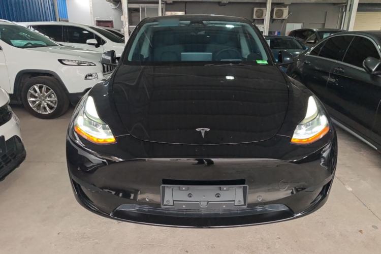 Used Tesla Model Y 2023 Rear-Wheel-Drive Version Front