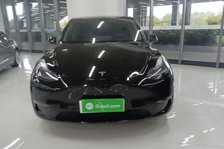 Used Tesla Model Y 2023 Long-Range All-Wheel-Drive Version Front