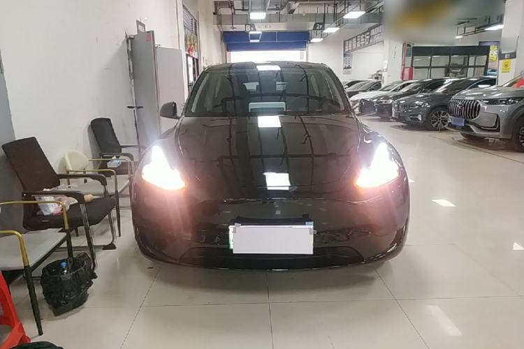 Used Tesla Model Y 2023 Rear-Wheel-Drive Version Front