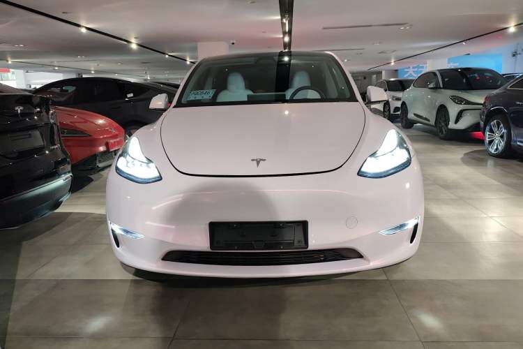 Used Tesla Model Y 2023 Long-Range All-Wheel-Drive Version Front