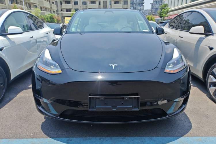 Used Tesla Model Y 2023 Long-Range All-Wheel-Drive Version Front