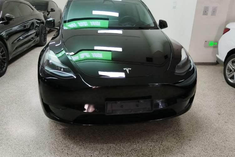 Used Tesla Model Y 2023 Rear-Wheel-Drive Version Front
