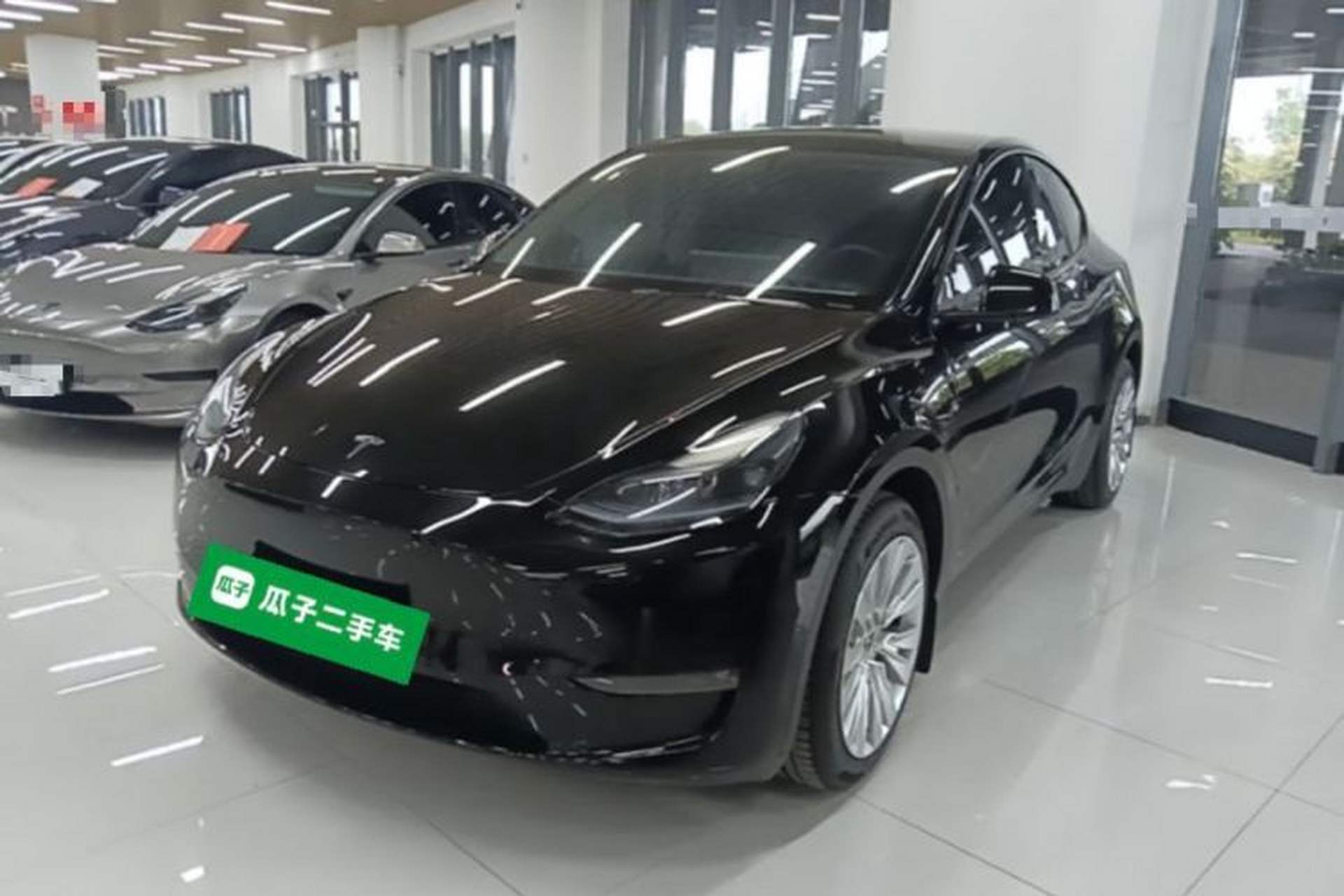 Used Tesla Model Y 2023 Long-Range All-Wheel-Drive Version Front Left 45 Deg