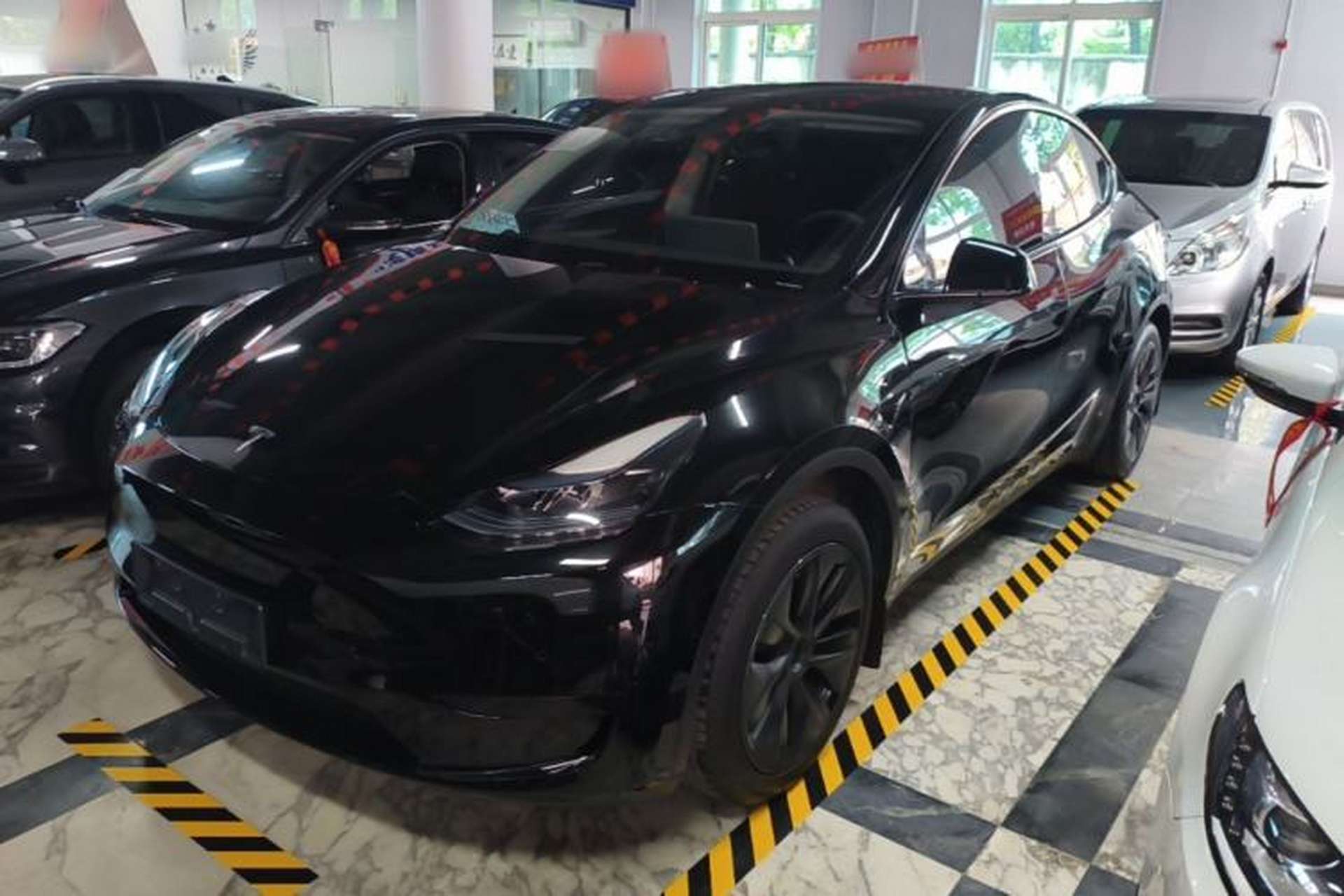 Used Tesla Model Y 2023 Rear-Wheel-Drive Version Front Left 45 Deg