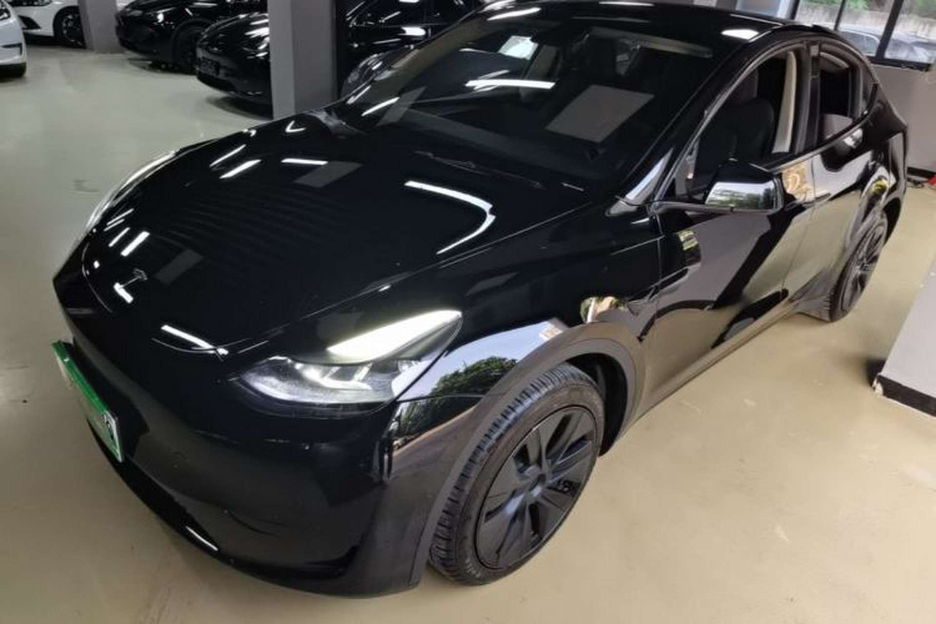 Used Tesla Model Y 2023 Rear-Wheel-Drive Version Front Left 45 Deg