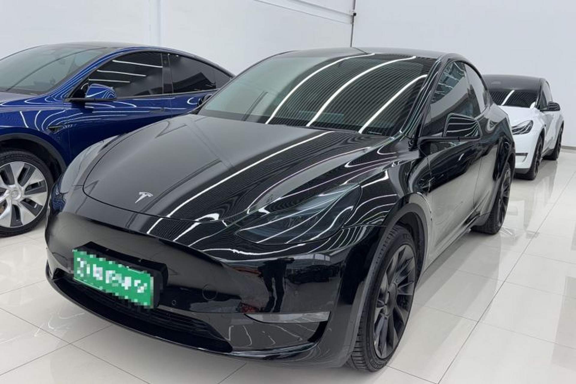 Used Tesla Model Y 2023 Long-Range All-Wheel-Drive Version Front Left 45 Deg