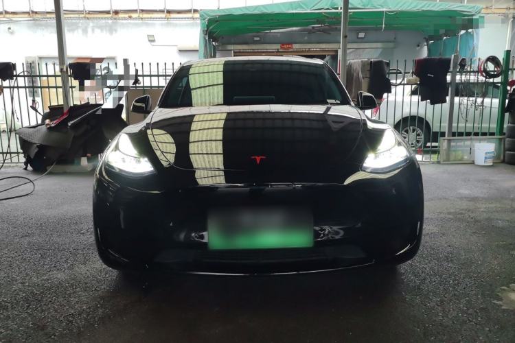 Used Tesla Model Y 2023 Rear-Wheel-Drive Version Front