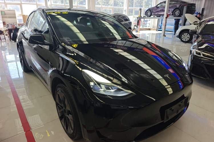 Used Tesla Model Y 2023 Rear-Wheel-Drive Version Front Right 45 Deg
