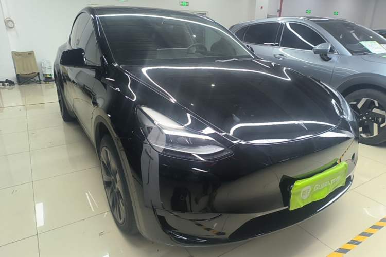 Used Tesla Model Y 2023 Rear-Wheel-Drive Version Front Right 45 Deg