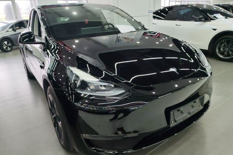 Used Tesla Model Y 2023 Long-Range All-Wheel-Drive Version Front Right 45 Deg