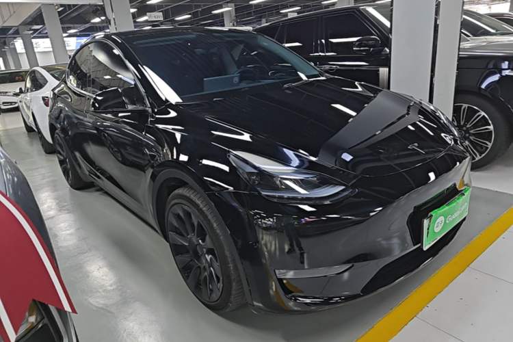 Used Tesla Model Y 2023 Long-Range All-Wheel-Drive Version Front Right 45 Deg