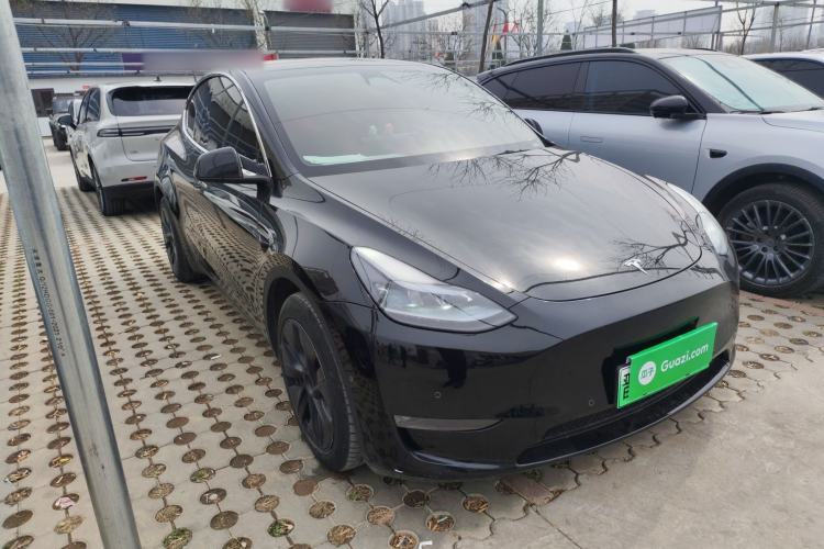 Used Tesla Model Y 2023 Long-Range All-Wheel-Drive Version Front Right 45 Deg