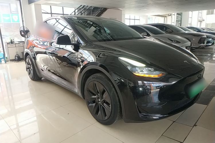 Used Tesla Model Y 2023 Rear-Wheel-Drive Version Front Right 45 Deg
