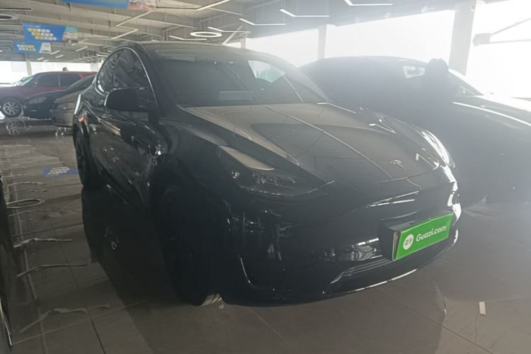 Tesla Model Y 2023 — 3