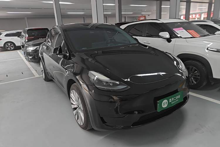Used Tesla Model Y 2023 Rear-Wheel-Drive Version Front Right 45 Deg