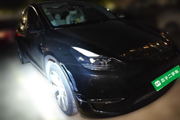 Used Tesla Model Y 2023 Long-Range All-Wheel-Drive Version Front Right 45 Deg
