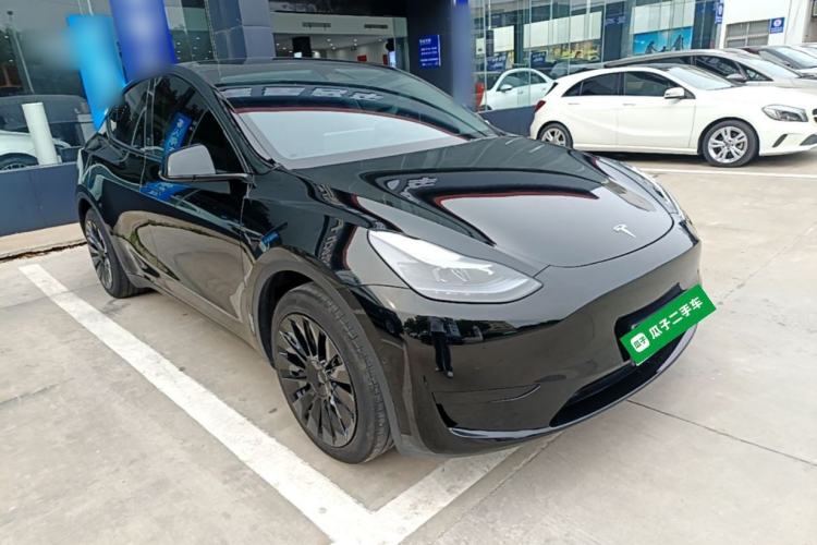 Used Tesla Model Y 2023 Rear-Wheel-Drive Version Front Right 45 Deg