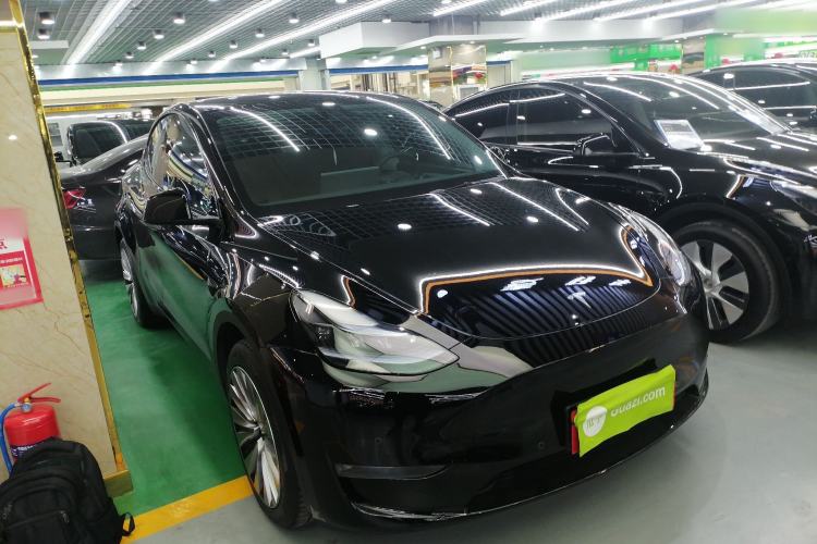 Used Tesla Model Y 2023 Long-Range All-Wheel-Drive Version Front Right 45 Deg