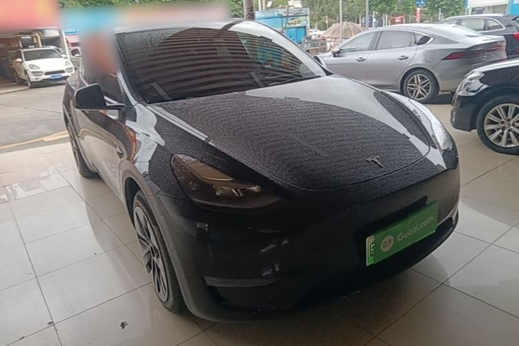 Used Tesla Model Y 2023 Long-Range All-Wheel-Drive Version Front Right 45 Deg