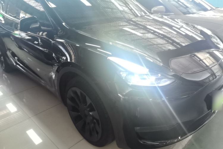 Used Tesla Model Y 2023 Long-Range All-Wheel-Drive Version Front Right 45 Deg