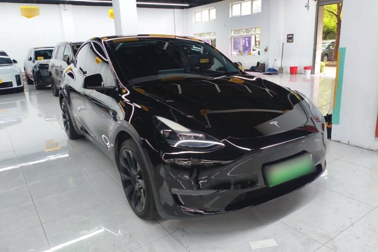 Used Tesla Model Y 2023 Long-Range All-Wheel-Drive Version Front Right 45 Deg