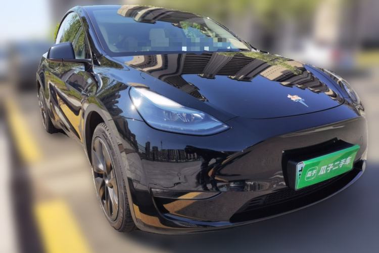 Used Tesla Model Y 2023 Long-Range All-Wheel-Drive Version Front Right 45 Deg