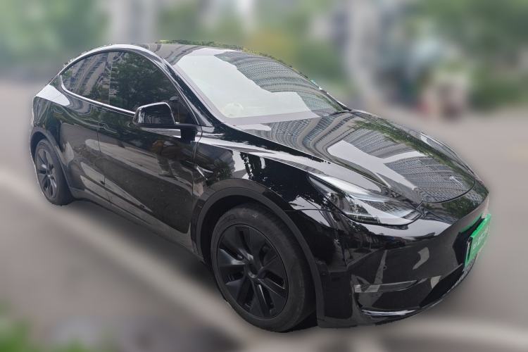 Used Tesla Model Y 2023 Long-Range All-Wheel-Drive Version Front Right 45 Deg