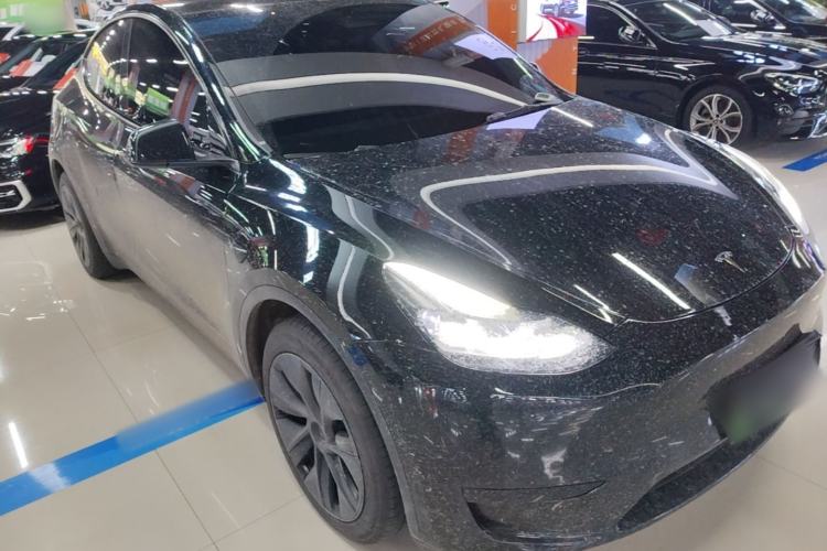 Used Tesla Model Y 2023 Rear-Wheel-Drive Version Front Right 45 Deg