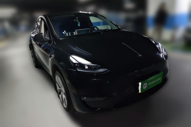Used Tesla Model Y 2023 Long-Range All-Wheel-Drive Version Front Right 45 Deg