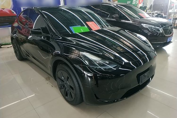 Used Tesla Model Y 2023 Rear-Wheel-Drive Version Front Right 45 Deg