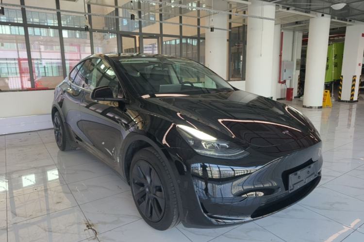 Used Tesla Model Y 2023 Rear-Wheel-Drive Version Front Right 45 Deg